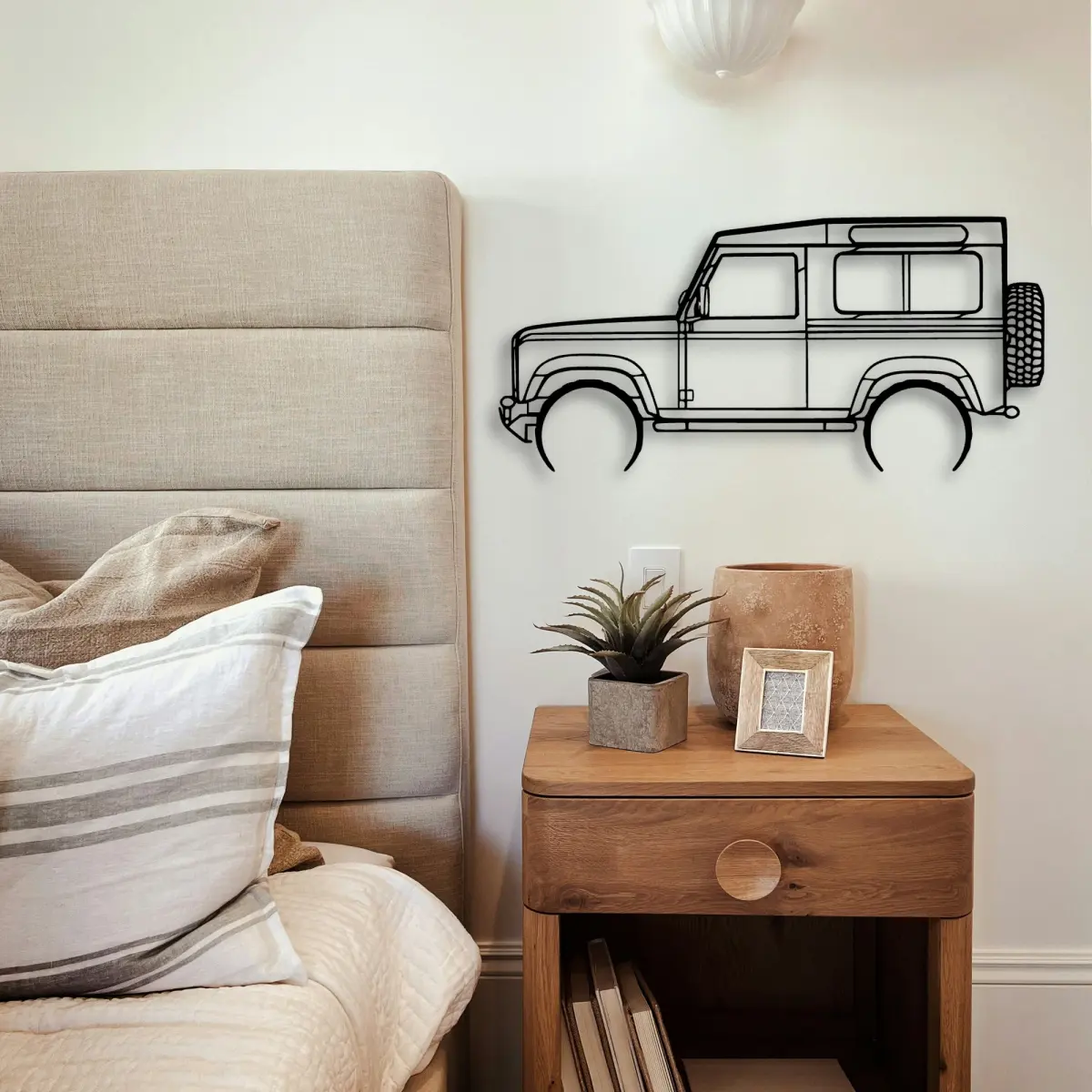 Land Rover Defender 90 2005 outline on a focal wall