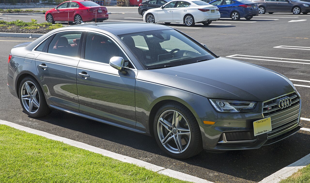 Audi S4 B4 — a real example of the model