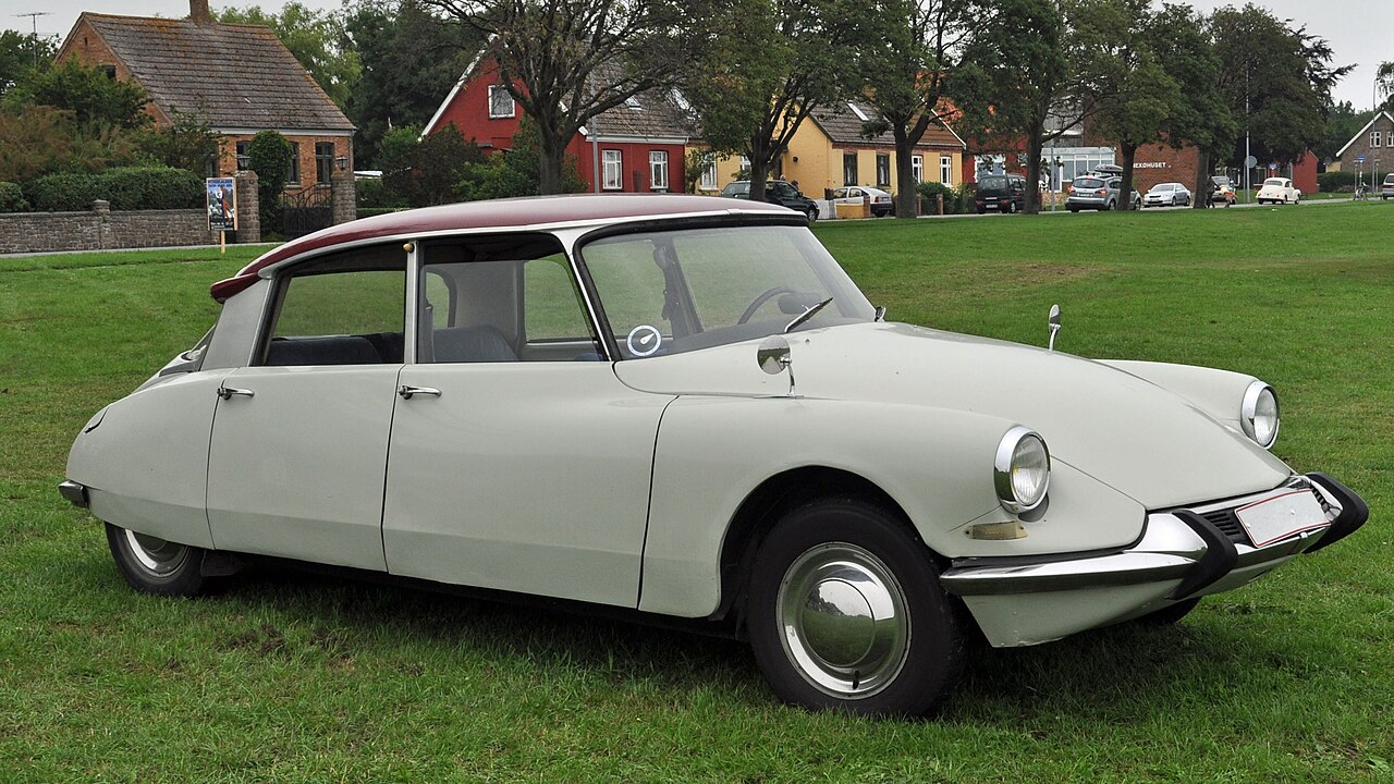Citroën DS — a real example of the model