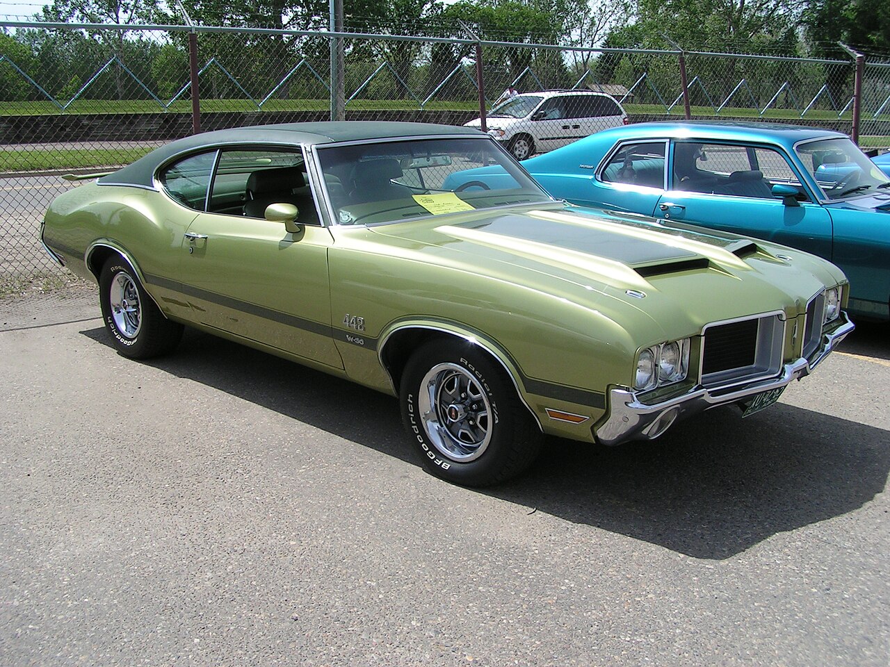Oldsmobile 442 Holiday — a real example of the model