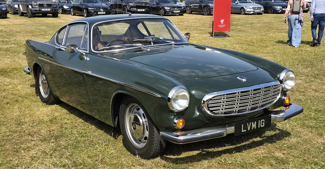 Volvo P1800 ES — a real example of the model